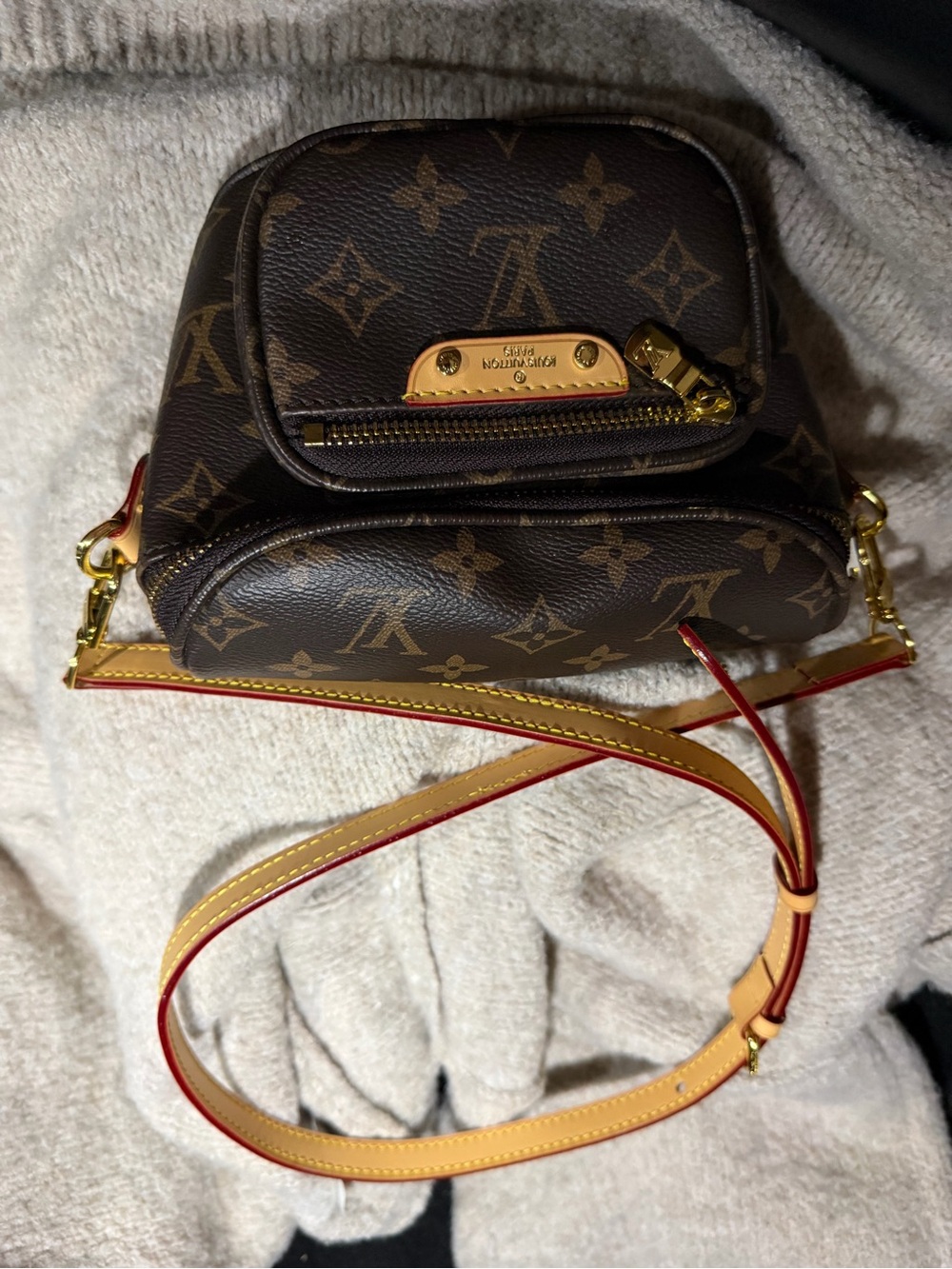 Louis Vuitton Brown Monogram Crossbody with Gold Chain and Red-Edged Strap - Picture 5 of 5